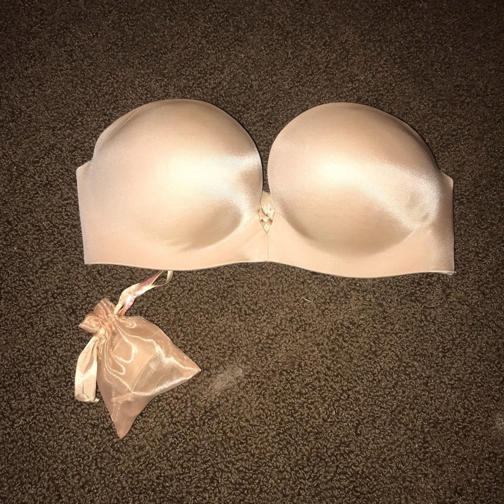 Size 34B Vs bombshell bra 😍